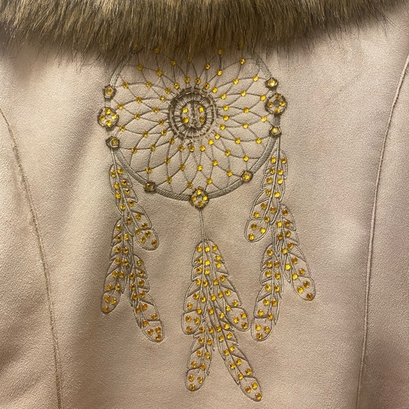 Beautiful Coat with Faux Fur Trim and Dream Catcher emblem on the back. - Picture 4 of 6